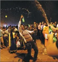 ?? DANISH SIDDIQUI / REUTERS ?? People dance during the New Year’s celebratio­ns on a beach in Mumbai, India, on Monday.