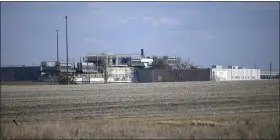  ?? THE ASSOCIATED PRESS FILE PHOTO ?? The JBS USA Pork Plant in Worthingto­n, Minn. Officials estimate that about 700,000 pigs across the nation can’t be processed each week and must euthanized.