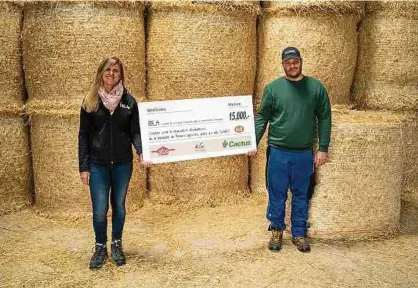  ?? Fotos: Jeff Karier ?? Stéphanie Zimmer, Direktorin des IBLAs, und Landwirt Patrick François. Die Nachhaltig­keitsanaly­se wurde von BIOG, Cactus und Pains & Tradition mit 15 000 Euro finanziert.