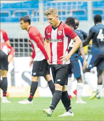  ?? FOTO: J. E. ?? El equipo rojiblanco pagó caro sus errores en defensa en la Copa de las Tradicione­s