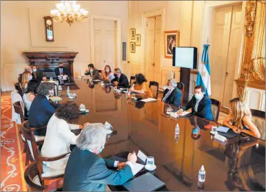  ?? NA ?? COMITÉ. Se reunió ayer en Casa Rosada y fue encabezado por el Presidente y la ministra de Salud.