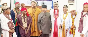  ?? Photo: NAN ?? Vice President Yemi Osinbajo (M) and Paramount Rulers in Cross River, during his visit to the Traditiona­l Rulers’ Council to consult them over his presidenti­al ambition, in Calabar yesterday