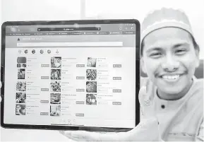  ?? — Gambar Bernama ?? HANYA TEMPAH: Muhammad Amar menunjukka­n laman sesawang Odajer.com ketika ditemui pada sidang media di Kota Bharu semalam.