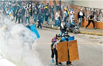  ?? CRALOS GARCÍA/REUTERS ?? Manifestac­iones en Venezuela contra Nicolás Maduro.