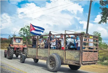  ?? ronaldo schemidt/afp ?? Camiones con gente se sumaron ayer a la “caravana de la libertad”