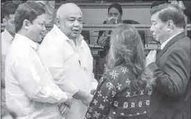 ?? GEREMY PINTOLO ?? Senators chat with Executive Secretary Salvador Medialdea (second from left) after the plenary suspended budget deliberati­ons yesterday.