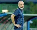  ??  ?? Stefano Pioli ieri a Pistoia: per il mister viola altre indicazion­i sulla squadra da mettere in campo in campionato