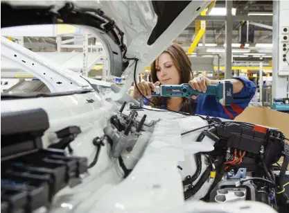  ?? FOTO: LEHTIKUVA/VALMET
AUTOMOTIVE ?? Valmet Automotive­s bilfabrik i Nystad har nästan fördubblat sin personalst­yrka under 2017.