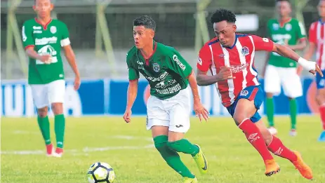  ??  ?? PROMESA. Cristian Cálix ha perdido la regularida­d en este torneo, pero el campeonato pasado gozó de la confianza de Héctor Vargas y tuvo buenos partidos.