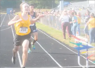  ?? STAFF PHOTO BY TED BLACK ?? Great Mills runner Ryan Kennedy sprints clear of La Plata’s Gage White in the final strides of their cross country meet at La Plata on Tuesday. Kennedy and his Hornets teammates completed a sweep over the Warriors, Chopticon and St. Charles in the...