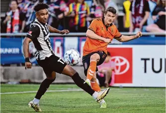  ?? Darren Abate/ USL Championsh­ip ?? San Antonio FC forward Juan Agudelo, left, helped control play against Orange County SC on Saturday at Toyota Field, but the club couldn’t score against the Western Conference leaders.