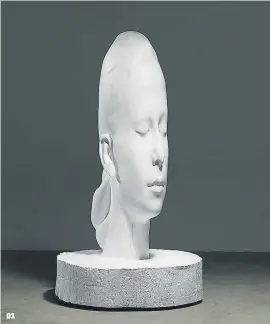 ??  ?? 01 ‘White Forest (Lou)’, escultura de Jaume Plensa en el stand de la Galería Senda de Barcelona