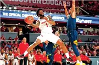  ?? ERIC CHRISTIAN SMITH/THE ASSOCIATED PRESS ?? Houston guard Jamal Shead passes as West Virginia guard Noah Farrakhan defends during Saturday’s game in Houston.