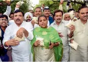  ?? — PTI ?? AAP leaders send off packets of ration to PM Narendra Modi during a protest over the issue of home delivery of ration not being implemente­d in New Delhi on Friday.