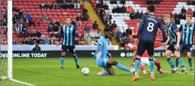  ?? ?? Victory: Barnsley take the lead through Devante Cole, above, and celebrate Adam Phillips’ second, below. Right: Debutant Theo Chapman. Pictures: Keith Turner.