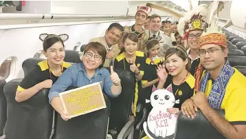  ??  ?? Passengers and crew on Scoot’s inaugural flight to Kuching with members of Sarawak cultural troupe in traditiona­l wear. Also seen are Datu Ik Pahon (third left), Mary Wan (second left), and Vinod (right).