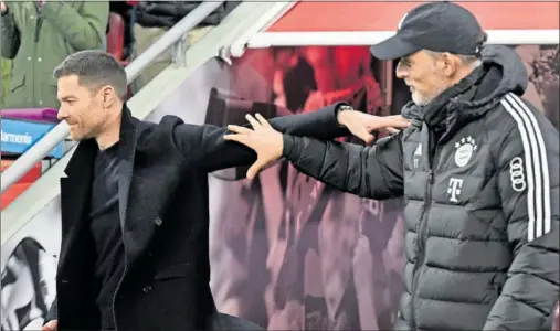  ?? ?? Xabi Alonso y Tuchel se saludan en el partido del pasado sábado entre el Leverkusen y el Bayern.