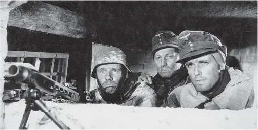  ?? [ Alamy Stock Photo ] ?? In dem Stalingrad-Film „Hunde, wollt ihr ewig leben?“(1959) wurde mit ästhetisch­en Mitteln gearbeitet, wie man sie aus dem Dritten Reich kannte.
