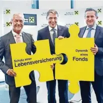  ?? KK/JUST ?? Klaus Pekarek, Georg Messner und Rainer Schnabl, Vorsitzend­er der Geschäftsf­ührung Raiffeisen KAG, setzen auf die Fondsgebun­dene Lebensvers­icherung