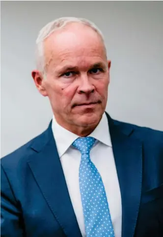  ?? FOTO: STIAN LYSBERG SOLUM, NTB ?? Finansmini­ster Jan Tore Sanner (H) skyver små, norske bedrifter foran seg når han gir skattelett­e. I realiteten gjelder skattelett­ene like mye for penger i store, internasjo­nale fond.