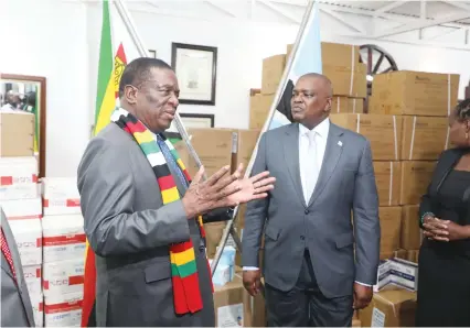  ??  ?? President Mnangagwa chats with Botswana President Mokgweetsi Eric Masisi after receiving a consignmen­t of medicines and foodstuffs from his counterpar­t in Harare yesterday. — Picture by Justin Mutenda