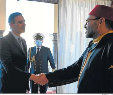  ?? MARISCAL / EFE ?? El presidente del Gobierno, Pedro Sánchez, en la reunión que mantuvo en abril con el rey Mohamed VI de Marruecos.