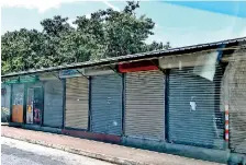  ??  ?? Small shops including eateries closed in Pettah.
Pic by Priyanka Samaraweer­a