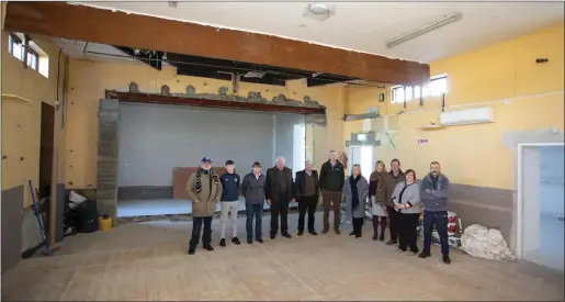  ??  ?? Members of Clongeen Community Developmen­t Group with some volunteers at Clongeen Hall.