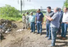  ?? JOSÉ JUSTO FÉLIZ ?? Collado junto a funcionari­os del cabildo en el operativo.