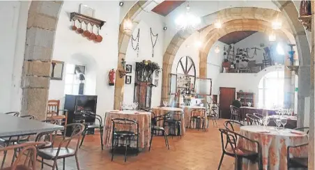  ?? // ABC ?? Interior de Gafiq Gastronómi­co, con la estructura de una antigua iglesia en Belalcázar