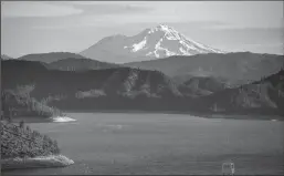  ?? KENT NISHIMURA/LOS ANGELES TIMES ?? Mount Shasta, seen as a backdrop to Upper Lake Shasta, at the Shasta Dam on Feb. 17, 2018.