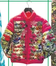  ??  ?? Moncler. Cazadora de seda estampada con relleno de plumas. 624 € Jofré. Bori i Fontestà, 2