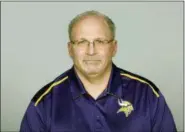  ?? THE ASSOCIATED PRESS ?? This file photo shows Tony Sparano of the Minnesota Vikings NFL football team. Sparano has died at the age of 56. The Vikings say he died early Sunday but did not give a cause of death. He had been the Vikings’ offensive line coach since 2016. Sparano...