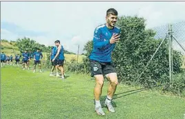  ?? FOTO: DEP. ALAVÉS ?? Martín Aguirregab­iria, durante un entrenamie­nto del equipo vitoriano