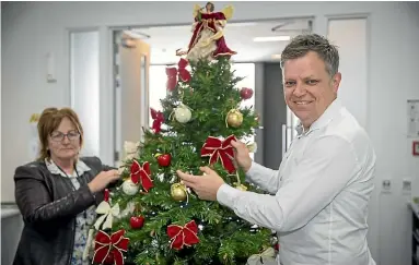  ?? KAVINDA HERATH/STUFF ?? Oranga Tamariki site manager Raewyn Hubbard and Stuff group sales manager Nick Jeffrey are calling on Southlande­rs to get behind this year’s Southland Times’ Annual Christmas Tree Appeal.