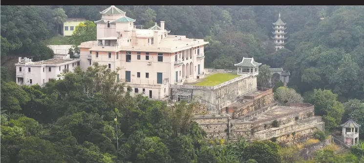  ?? LAURENT FIEVET / GETTY IMAGES ?? The Ho Tung Gardens residence on The Peak in Hong Kong. The Hong Kong government said it intended to declare one of its last colonial-era mansions a heritage site, despite
objections from the wealthy heiress who owns the property.