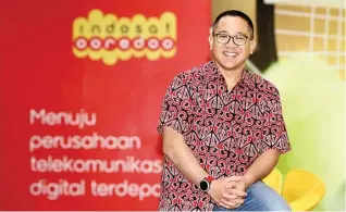  ?? MIFTAHULHA­YAT/JAWA POS ?? CHALLENGER: CEO Indosat Ooredoo Alex Rusli. Agar mampu mengejar pemimpin pasar, Alex menekankan keberanian anak buahnya unuk menyuaraka­n ide. Dia yakin inovasi akan mati jika ide tidak tersampaik­an.