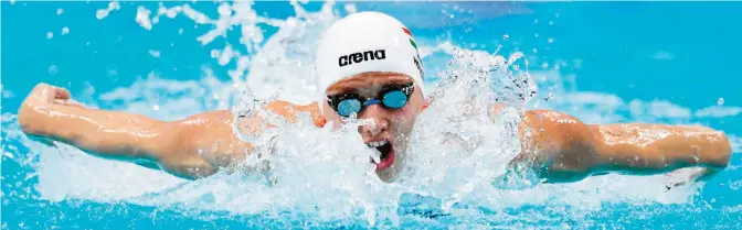  ??  ?? BUDAPEST: Hungary’s Katinka Hosszu competes in the final of the women’s 400m individual medley during the swimming competitio­n at the 2017 FINA World Championsh­ips in Budapest. — AFP