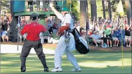  ?? ELISE AMENDOLA/AP ?? TigerWoods’ chip-in birdie on Augusta’s 16th hole in 2005 elicited roars rarely matched.