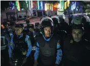  ?? RODRIGO ABD / THE ASSOCIATED PRESS ?? Police officers listen to instructio­ns before a patrol to enforce a government-imposed dawn-to-dusk curfew in Tegucigalp­a, Honduras, late Saturday.