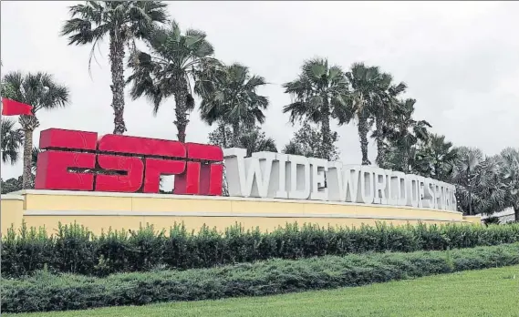  ?? FOTO: AP ?? Exterior del ESPN Wide World of Sports, de Disney, donde se decidirá la NBA 19-20.
Los 22 equipos quedarán concentrad­os aquí a partir del próximo 7 de julio