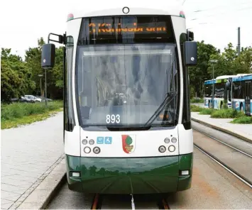  ?? Foto: Silvio Wyszengrad (Archivfoto) ?? Ende des Jahres 2021 sollen die Straßenbah­nen der Linie 3 nicht mehr in Haunstette­n enden, sondern bis nach Königsbrun­n fah‰ ren.