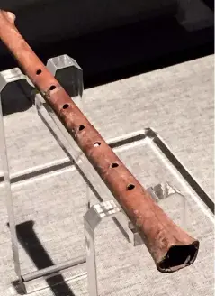  ?? ?? A seven-hole bone flute unearthed at Jiahu Ruins in Luohe, Henan Province, exhibited at Henan Museum, Zhengzhou, Henan Province, May 29, 2018