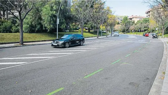  ?? /aaA i e aH a ?? Les places d’àrea verda del barri de Pedralbes solen presentar aquest aspecte desèrtic gairebé tot el dia