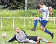  ??  ?? Der SV Egesheim ging in der achten Minute durch Tim Dreher mit 1:0 gegen die SG Fridingen/Mühlheim in Führung, doch nach dem Schlusspfi­ff hatte der Tabellenfü­hrer mit 4:2 das bessere Ende für sich.