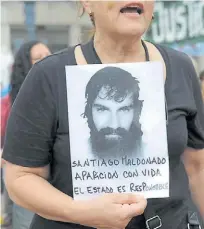  ??  ?? 3 Santiago Maldonado. Su caso conmocionó a los argentinos y su nombre fue el más escrito en Google.