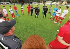  ?? FOTO: FRANK STEINHORST ?? Wann Trainerges­pann und Spieler wieder gemeinsam auf dem Platz stehen, ist nach den positiven Coronafäll­en noch unklar.