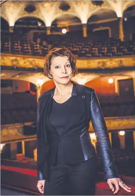  ?? [ Volkstheat­er Wien] ?? „Es geht uns um die langfristi­ge Relevanz des Volkstheat­ers für die Stadt“: Direktorin Anna Badora in „ihrem“Haus, das, wie sie sagt, „baulich in einem wirklich schlechten Zustand“ist.