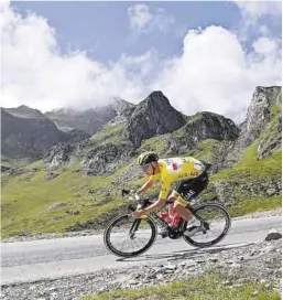  ?? Anne Christine Poujoulat / AFP ?? Tadej Pogacar, vencedor dels Tours del 2020 i 2021, al Pirineu.