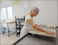  ??  ?? Marie Angèle à la fromagerie.